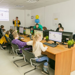 Новый класс в развлекательном центре города Томска! Скоро открытие! - КИБЕРшкола программирования для детей, компьютерные курсы для школьников, начинающих и подростков - KIBERone г. Санкт-Петербург